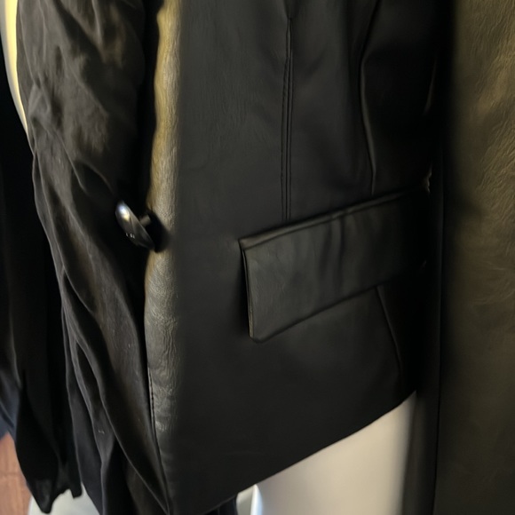 Lady Dutch leather feel jacket with attached scarf - Picture 5 of 10